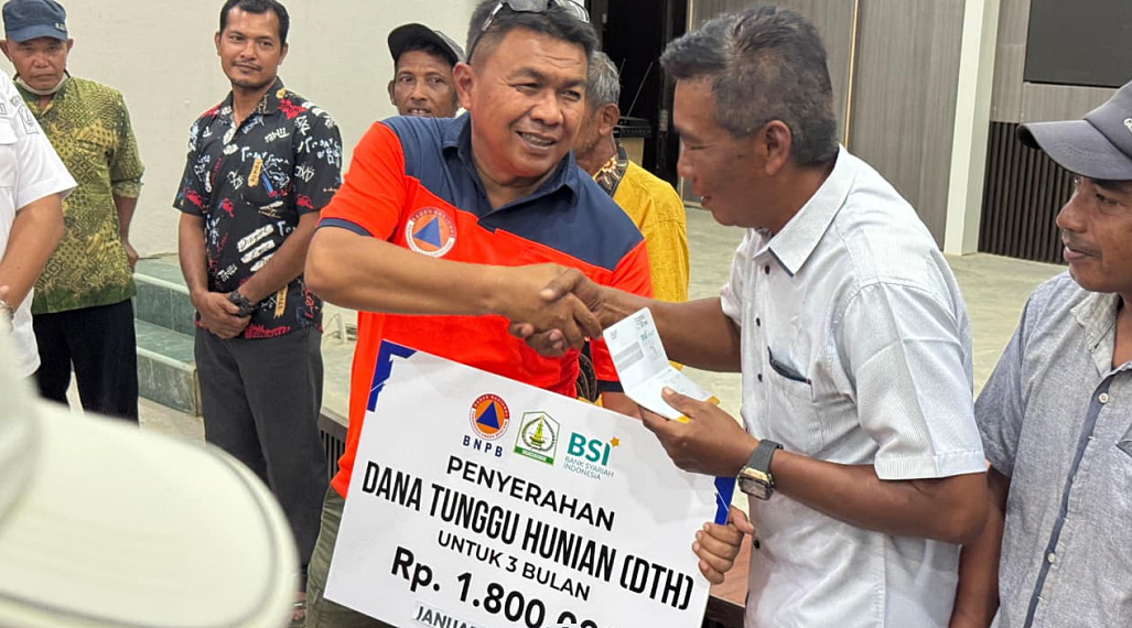 Warga Aceh Tamiang Terdampak Banjir dan Longsor Terima Dana Tunggu Hunian