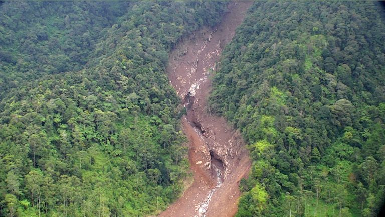 Drone tersebut digunakan untuk membantu pengumpulan data geospasial di lokasi bencana, terutama pada area yang sulit dijangkau. Selain itu, perangkat ini mampu menghasilkan citra udara beresolusi tinggi guna menganalisis kondisi medan serta luasan longsoran.