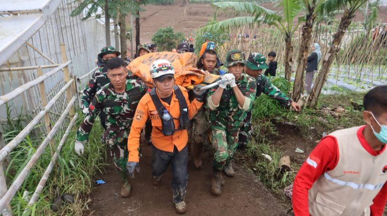 Kantong jenazah yang diserahkan ke Tim DVI tidak seluruhnya berisi jenazah utuh, melainkan juga potongan anggota tubuh. Oleh karena itu, proses identifikasi memerlukan pendalaman lebih lanjut. Saat ini, Tim DVI masih melakukan pemeriksaan melalui metode post mortem dan ante mortem.