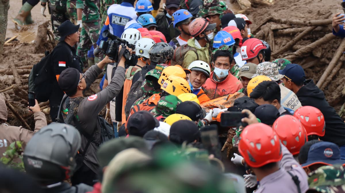 Longsor Bandung Barat: 13 Kantong Jenazah Ditemukan pada Hari Ketiga Pencarian