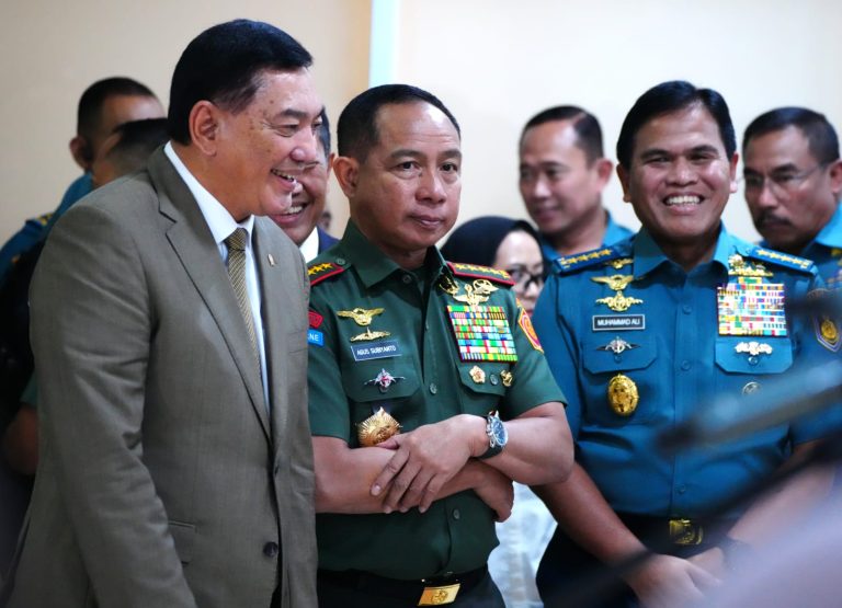 Usai rapat kerja tersebut, Menteri Pertahanan RI menyampaikan kepada awak media bahwa beliau telah melaporkan kepada Presiden Republik Indonesia terkait pelaksanaan tugas-tugas TNI yang bersifat dinamis, salah satunya Satgas Jembatan TNI AD.