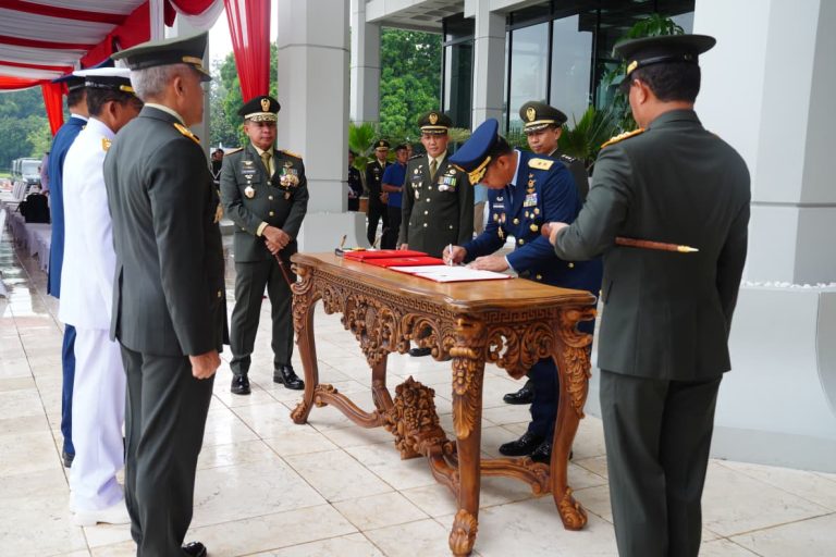 Dalam sambutannya, Panglima TNI menegaskan bahwa para Perwira Remaja telah melalui proses pendidikan dan pembinaan yang komprehensif untuk membentuk karakter dan jati diri sebagai prajurit TNI.