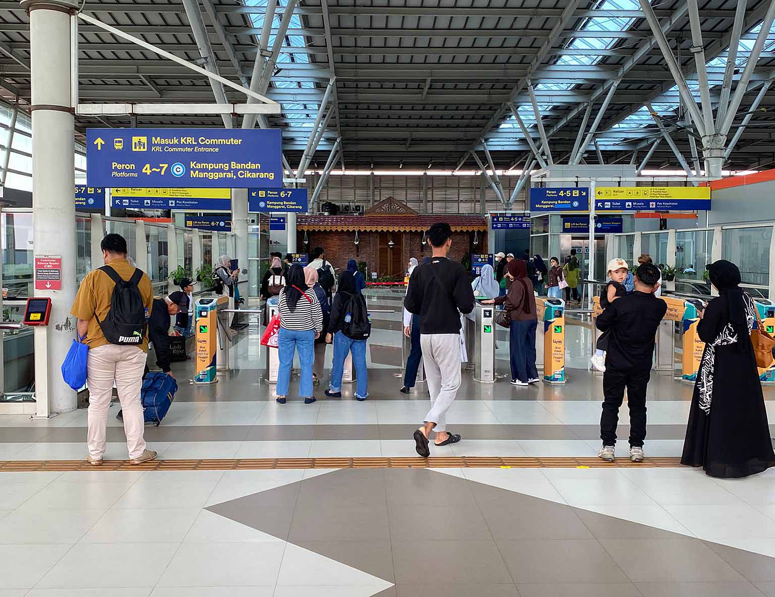 Cuaca Ekstrem Ganggu Operasional, KAI Batalkan 82 Perjalanan Kereta di Jawa