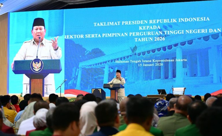 Menteri Pendidikan Tinggi, Sains, dan Teknologi (Mendiktisaintek) Brian Yuliarto dalam keterangan persnya menyampaikan bahwa Presiden menekankan pentingnya peran riset dan inovasi sebagai fondasi pembangunan industri berbasis sains dan teknologi. Presiden menegaskan bahwa di era saat ini salah satu pahlawan bangsa adalah mereka yang mampu melahirkan inovasi dan terobosan nyata.  “Bapak Presiden meminta riset-riset dan inovasi untuk membangun industri dan mengangkat pendapatan negara. Jadi tadi Bapak Presiden menyampaikan bahwa di era dulu perjuangan bangsa kita para pahlawan negara itu adalah orang-orang yang bisa melawan penjajah, membela rakyat dari penjajahan. Nah saat ini pahlawan-pahlawan ini adalah orang-orang yang bisa melakukan inovasi-inovasi, melakukan terobosan-terobosan sehingga bisa meningkatkan pendapatan negara,” ucap Mendiktisaintek.