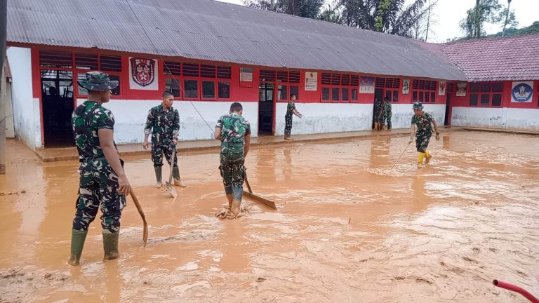 Prioritas utama diarahkan pada penguatan tanggul-tanggul yang jebol, terutama di aliran belakang Sekolah Hutanabolon 2 dan Gereja HKBP di Tapanuli Tengah guna mencegah luapan air susulan. Selain itu, TNI memperkuat tanggul yang rusak parah hingga menyebabkan terbentuknya aliran sungai baru yang mengarah ke jalan utama dan permukiman warga.