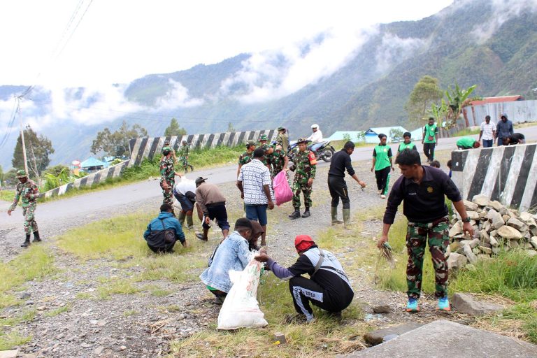 Aksi ini bertujuan untuk menciptakan lingkungan yang bersih, sehat, dan bebas sampah, sekaligus meningkatkan kesadaran warga akan pentingnya kebersihan lingkungan. Sebagai bagian dari Kodam XVII/Cenderawasih, Kodim 1714/Puncak Jaya terus menunjukkan komitmennya tidak hanya dalam bidang pertahanan dan keamanan, tetapi juga dalam pembangunan sosial kemasyarakatan serta pelestarian lingkungan.