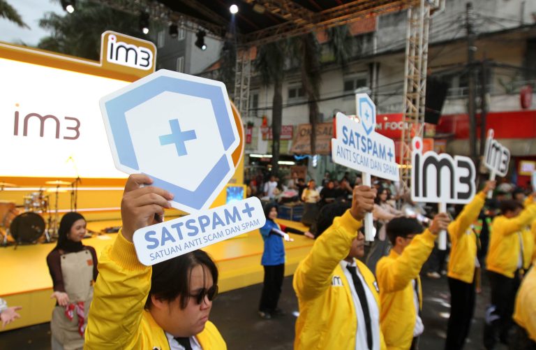 Fitur SATSPAM+ (Satuan Anti Spam dan Scam) didukung teknologi AIvolusi5G yang Cepat dan Aman, siap melindungi Pejuang Ramadan di bulan suci yang bekerja keras bagai kuda dari ancaman penipuan digital.