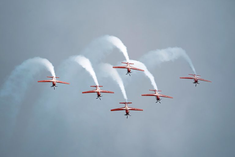 The Jupiters di bawah pimpinan Flight Leader Letkol Pnb Ari Nugroho Widodo menampilkan rangkaian manuver dan akrobatik udara yang atraktif.