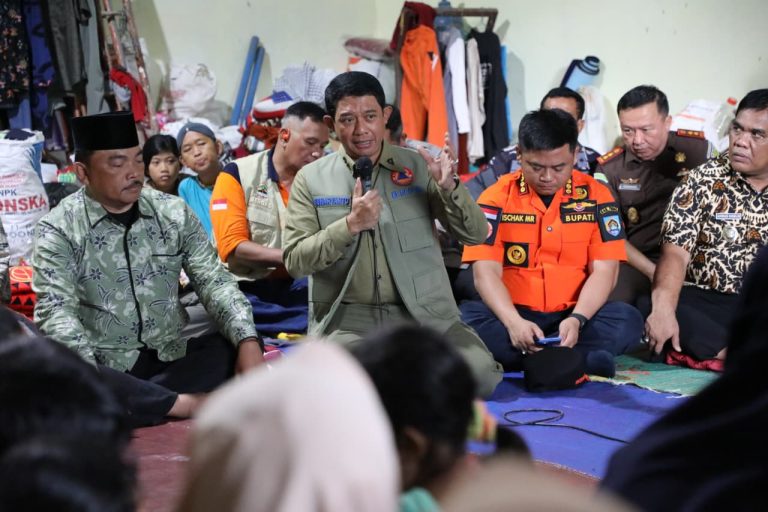 Kepala BNPB memastikan penanganan bencana tanah bergerak di Kabupaten Tegal, Jawa Tengah tetap berjalan dengan optimal.