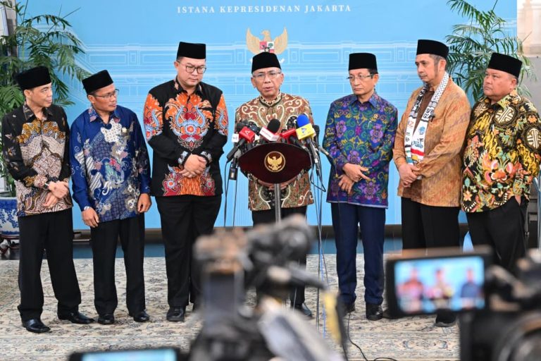 Ketua Umum Pengurus Besar Nahdlatul Ulama (PBNU), Yahya Cholil Staquf menyampaikan bahwa Presiden memberikan penjelasan yang komprehensif mengenai upaya dan perjuangan Indonesia dalam membantu Palestina. Ketum PBNU menegaskan bahwa secara nilai dan prinsip, Indonesia konsisten menolak penjajahan dan memperjuangkan kemerdekaan bangsa Palestina.