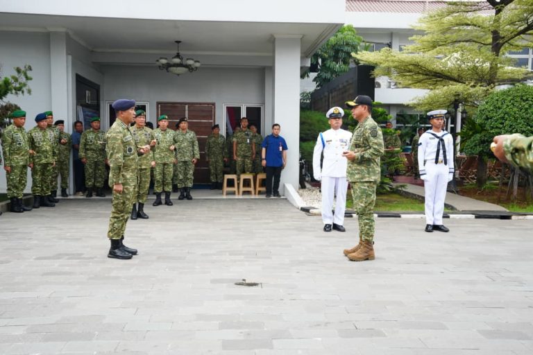 Latsitarda Nusantara ke-46 Tahun 2026 diikuti oleh 1.980 peserta yang terdiri atas Taruna Akademi TNI sebanyak 902 orang (510 Taruna Akmil, 238 Taruna AAL, dan 154 Taruna AAU), Taruna Akademi Kepolisian sebanyak 283 orang, Taruna Politeknik Siber dan Sandi Negara sebanyak 45 orang, Kadet Universitas Pertahanan Republik Indonesia sebanyak 292 orang, serta unsur pendukung sejumlah 458 orang.