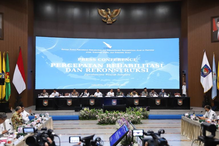 Menko PMK Pratikno menegaskan bahwa sinergi lintas kementerian/lembaga bersama pemerintah daerah menjadi kunci percepatan pemulihan, mulai dari infrastruktur, hunian masyarakat, hingga layanan pendidikan, kesehatan, dan aktivitas ekonomi.