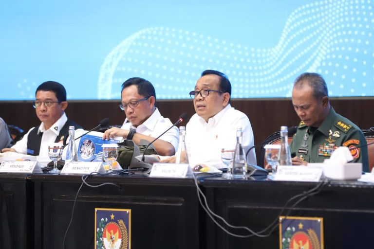 Menko PMK Pratikno menegaskan bahwa sinergi lintas kementerian/lembaga bersama pemerintah daerah menjadi kunci percepatan pemulihan, mulai dari infrastruktur, hunian masyarakat, hingga layanan pendidikan, kesehatan, dan aktivitas ekonomi.