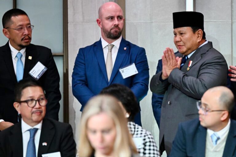 Mengawali sambutannya, Presiden Prabowo menyampaikan kehormatan dapat berada di Washington DC untuk berbicara bersama para pelaku bisnis kedua negara.