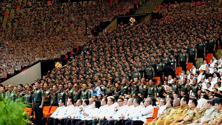 Kehadiran Presiden pada rakornas ini menegaskan komitmen pemerintah dalam memperkuat sinergi antara pemerintah pusat dan daerah guna memastikan kesinambungan arah pembangunan nasional.