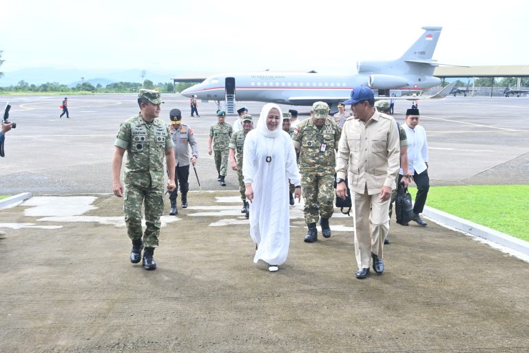 Kunjungan kerja Wamenhan RI tersebut dilaksanakan dalam rangka menjadi narasumber pada kegiatan Ramadhan Leadership Camp 2025 yang diikuti oleh Aparatur Sipil Negara (ASN) Pemerintah Provinsi Sulawesi Selatan.