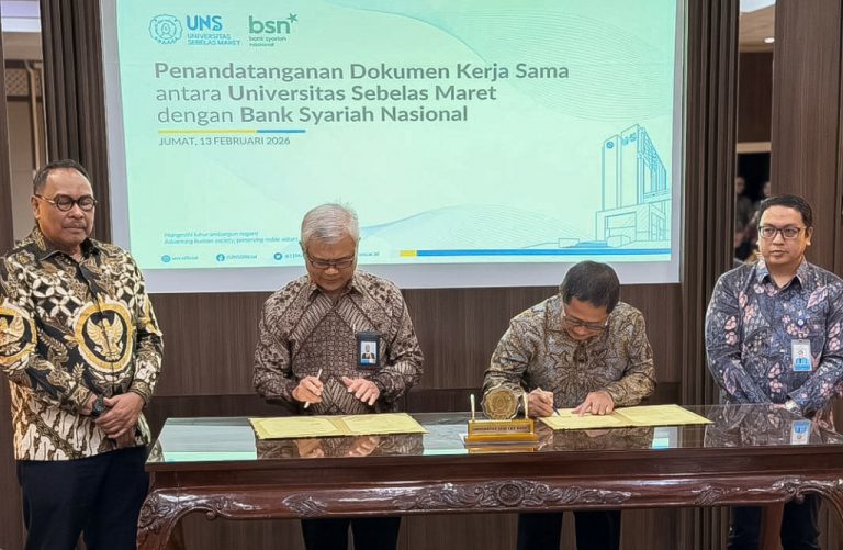 Nota kesepahaman ini mempertegas langkah strategis BSN memperluas jangkauan bisnisnya ke sektor pendidikan tinggi sekaligus dalam rangka memperkuat literasi keuangan dan ekosistem syariah di lingkungan kampus.   Perguruan Tinggi memiliki peran sentral dalam membangun ekosistem keluarga Indonesia sehingga tepat jika BSN sesuai visinya menjadikan kampus sebagai salah satu mitra utama keuangan keluarga Indonesia yang berkah dan amanah. Selain kolaborasi dalam pemanfaatan produk dan layanan perbankan secara institusi, dalam MOU tersebut juga menyasar program magang berdampak yang bertujuan untuk pengembangan talenta muda, pertukaran pengetahuan, pemanfaatan fasilitas bersama yang bermanfaat nyata bagi BSN maupun UNS.