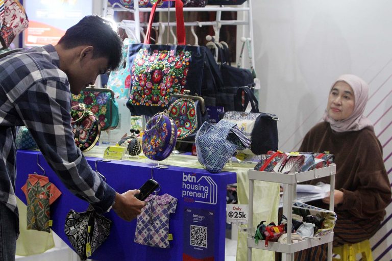 BTN memperkuat peran sebagai bank modern berbasis ekosistem terintegrasi. Melalui tema “Build, Battle, and Beat”, BTN mengusung semangat membangun fondasi yang kuat, berinovasi menghadapi dinamika industri, serta memenangkan tantangan di sektor perumahan, bisnis, dan gaya hidup.