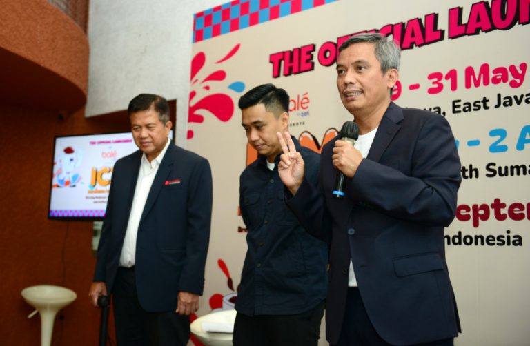 Generasi muda kini menjadikan coffee shop bukan sekadar tempat minum kopi. Tetapi juga ruang produktif dan sosial. Melalui Bale (BTN Around Lifestyle Ecosystem), BTN menghadirkan pendekatan kolaboratif untuk mendukung industri berbasis lifestyle, termasuk kopi. Dukungan tersebut mencakup kemudahan transaksi digital melalui QRIS dan EDC, integrasi pembayaran lewat Bale Super Apps, program promosi dan engagement, solusi pembiayaan usaha, pengelolaan arus kas, hingga dukungan kepemilikan ruang usaha dan properti komersial.