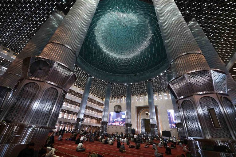 Suasana khidmat dan penuh kebersamaan menyemarakkan momen Ramadan di ibukota.