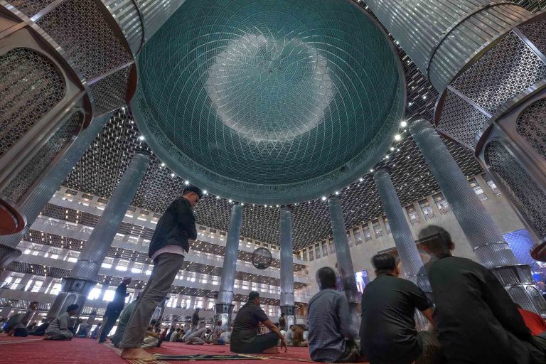 Suasana khidmat dan penuh kebersamaan menyemarakkan momen Ramadan di ibukota.