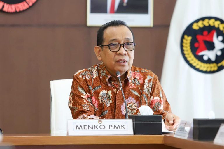 Kegiatan diawali dengan prosesi serah terima LHP Audit Kinerja Terperinci dari Anggota III BPK RI, Akhsanul Haq, kepada Menko PMK. Dalam kesempatan tersebut, Kemenko PMK juga menyerahkan Laporan Keuangan (unaudited) Tahun 2025 kepada BPK RI sebagai wujud komitmen terhadap transparansi dan akuntabilitas pengelolaan keuangan negara. Prosesi ini sekaligus menandai dimulainya Entry Meeting Pemeriksaan Laporan Keuangan Tahun 2025.