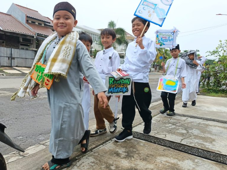 Menyambut bulan suci Ramadan, siswa-siswi dari berbagai Sekolah Dasar (SD) mengikuti Pawai Ramadan 2026, acara tahunan yang memadukan kreativitas, pendidikan nilai-nilai agama, dan semangat kebersamaan.