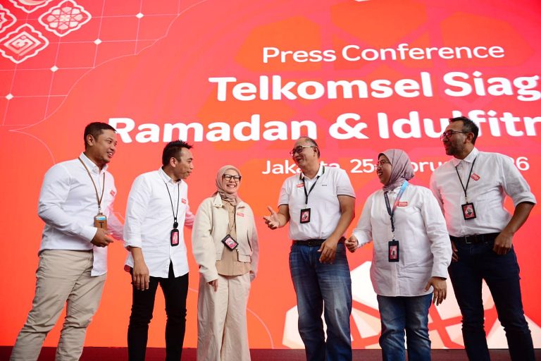 Menyambut Ramadan dan Idul Fitri (RAFI) 2026, Telkomsel menegaskan komitmen “Melayani Sepenuh Hati” agar pelanggan bisa Jalani Ramadan Sepenuh Hati. Lebih tenang dengan layanan pelanggan Telkomsel yang tersedia 24/7, lebih berkesan dengan ragam penawaran spesial khusus RAFI dari Telkomsel, serta lebih aman dengan konektivitas terdepan dan terluas Telkomsel di setiap momen penting ibadah, silaturahmi, hingga perjalanan mudik.