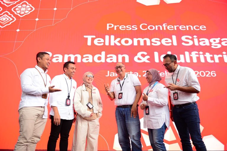 Menyambut Ramadan dan Idul Fitri (RAFI) 2026, Telkomsel menegaskan komitmen “Melayani Sepenuh Hati” agar pelanggan bisa Jalani Ramadan Sepenuh Hati. Lebih tenang dengan layanan pelanggan Telkomsel yang tersedia 24/7, lebih berkesan dengan ragam penawaran spesial khusus RAFI dari Telkomsel, serta lebih aman dengan konektivitas terdepan dan terluas Telkomsel di setiap momen penting ibadah, silaturahmi, hingga perjalanan mudik.