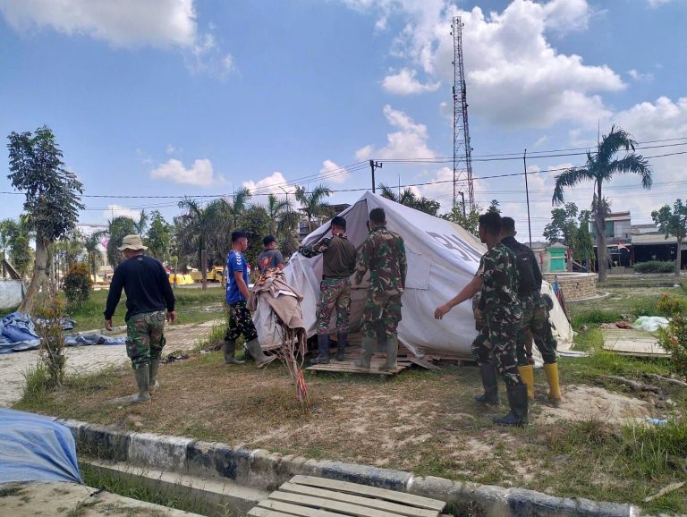 Upaya penyediaan tempat tinggal bagi warga terdampak bencana hidrometeorologi basah di Kabupaten Aceh Tamiang, Provinsi Aceh, terus menunjukkan perkembangan positif. Hingga Minggu (8/3), pemerintah melalui Badan Nasional Penanggulangan Bencana (BNPB) bersama lintas kementerian dan lembaga terkait telah berhasil membangun 1.771 unit Hunian Sementara (Huntara) yang tersebar di 25 lokasi strategis.