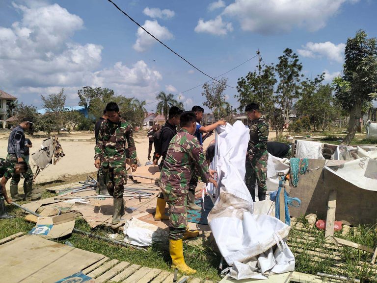 Upaya penyediaan tempat tinggal bagi warga terdampak bencana hidrometeorologi basah di Kabupaten Aceh Tamiang, Provinsi Aceh, terus menunjukkan perkembangan positif. Hingga Minggu (8/3), pemerintah melalui Badan Nasional Penanggulangan Bencana (BNPB) bersama lintas kementerian dan lembaga terkait telah berhasil membangun 1.771 unit Hunian Sementara (Huntara) yang tersebar di 25 lokasi strategis.