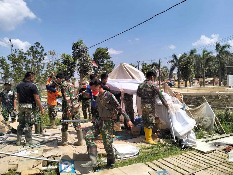 Upaya penyediaan tempat tinggal bagi warga terdampak bencana hidrometeorologi basah di Kabupaten Aceh Tamiang, Provinsi Aceh, terus menunjukkan perkembangan positif. Hingga Minggu (8/3), pemerintah melalui Badan Nasional Penanggulangan Bencana (BNPB) bersama lintas kementerian dan lembaga terkait telah berhasil membangun 1.771 unit Hunian Sementara (Huntara) yang tersebar di 25 lokasi strategis.