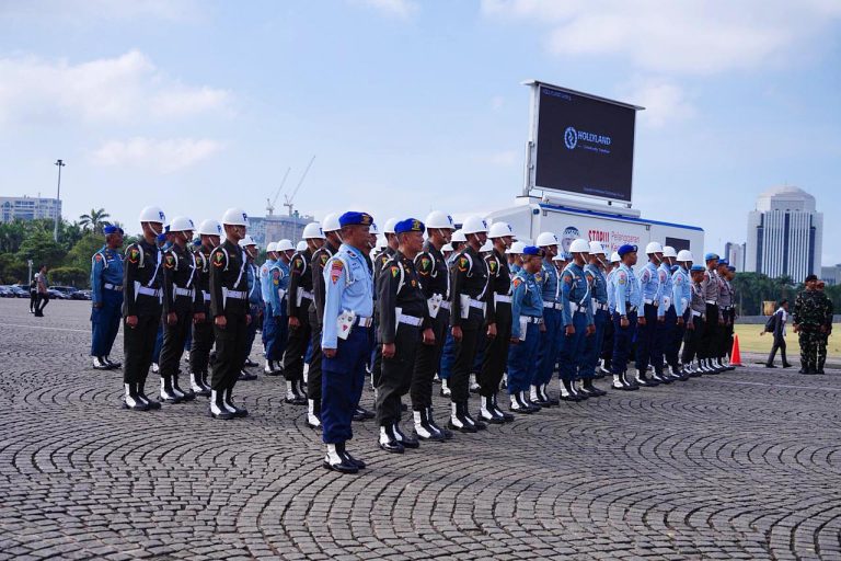 Dalam sambutannya, Panglima TNI menegaskan bahwa pelaksanaan apel ini merupakan bentuk komitmen bersama seluruh unsur yang terlibat dalam menjaga keamanan serta kelancaran aktivitas masyarakat menjelang dan sesudah Hari Raya Idul Fitri.