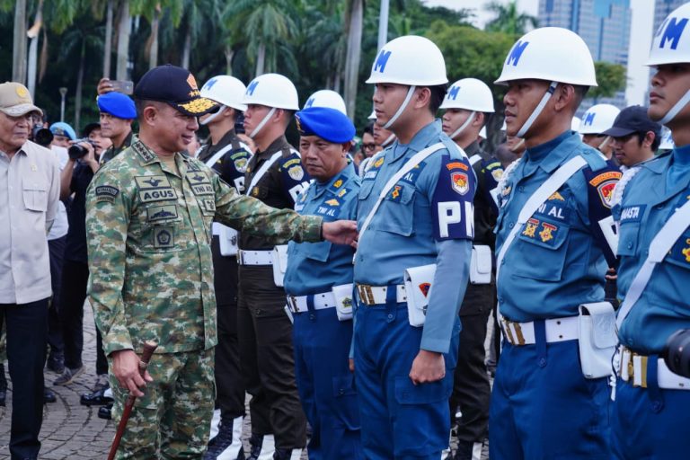 Dalam sambutannya, Panglima TNI menegaskan bahwa pelaksanaan apel ini merupakan bentuk komitmen bersama seluruh unsur yang terlibat dalam menjaga keamanan serta kelancaran aktivitas masyarakat menjelang dan sesudah Hari Raya Idul Fitri.
