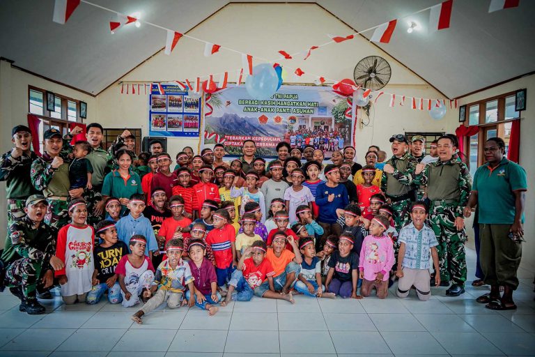 Kegiatan tersebut berlangsung dalam suasana penuh kehangatan dan keceriaan. Berbagai aktivitas edukatif digelar untuk menghibur sekaligus menumbuhkan semangat belajar anak-anak, di antaranya pojok baca, lomba menyanyi lagu kebangsaan, serta lomba menggambar dan mewarnai. Anak-anak panti tampak antusias mengikuti setiap kegiatan yang disiapkan oleh personel Satgas Teritorial Koops TNI Papua.