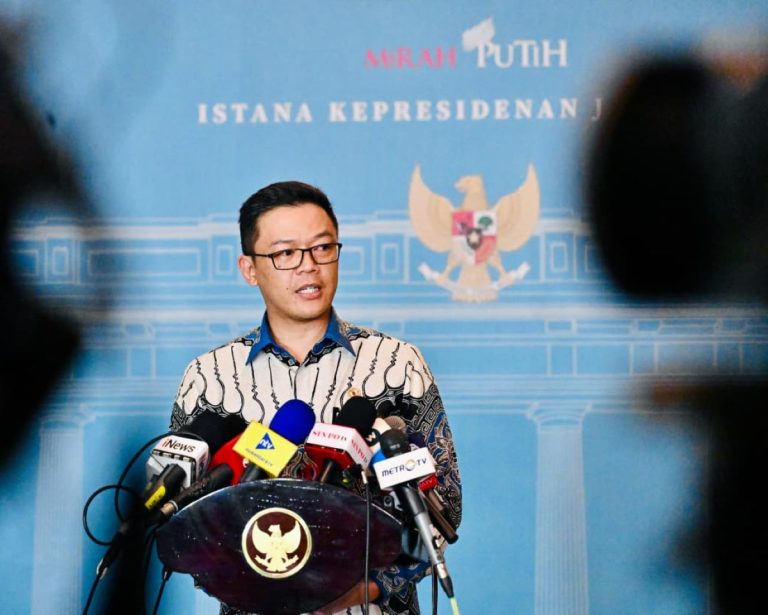 Terkait meningkatnya eskalasi di kawasan tersebut, Menlu menegaskan bahwa pemerintah telah mengambil langkah antisipatif untuk melindungi warga negara Indonesia (WNI). Menlu mengungkapkan bahwa dirinya telah memerintahkan Duta Besar Republik Indonesia di Teheran untuk menyiapkan langkah-langkah evakuasi segera bagi para WNI di wilayah tersebut.