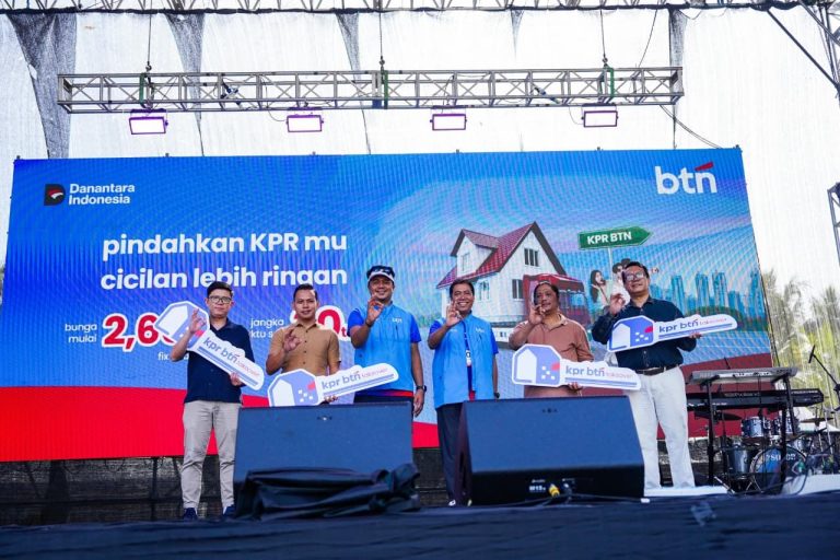 Melalui skema KPR BTN Take Over, debitur dapat memindahkan kredit perumahannya dari bank lain ke BTN dengan suku bunga kompetitif sebesar 2,65% fixed selama 3 tahun. Sehingga memberikan keringanan cicilan bagi debitur.
