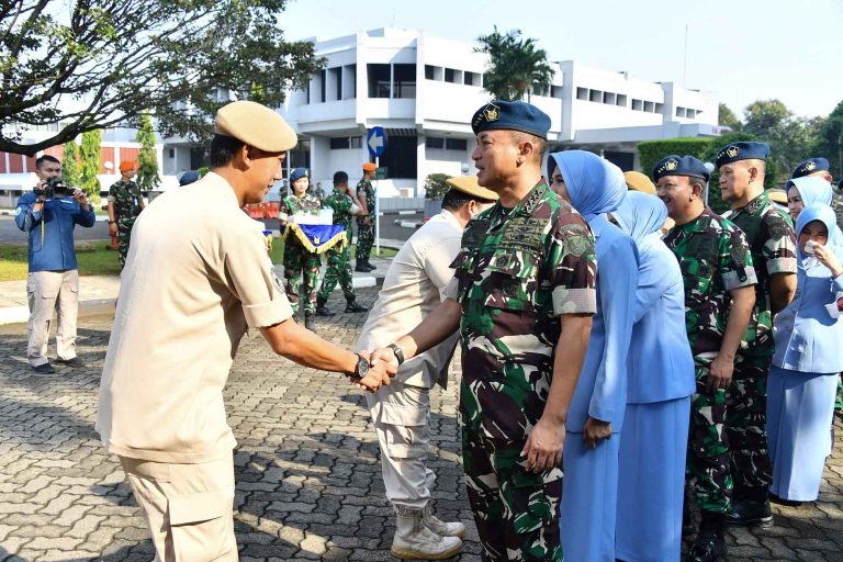 Dalam amanatnya, Kasau menyampaikan apresiasi kepada seluruh prajurit dan Aparatur Sipil Negara (ASN) TNI Angkatan Udara atas dedikasi dan pengabdian, khususnya bagi personel yang tetap bertugas selama masa cuti Lebaran, baik dalam operasi angkutan udara maupun pengamanan wilayah udara.