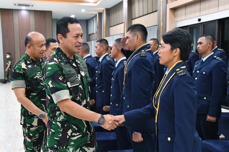 Kasau meminta para Perwira Remaja (Paja) penerbang TNI Angkatan Udara untuk senantiasa menunjukkan integritas, loyalitas, dan dedikasi dalam setiap pelaksanaan tugas.