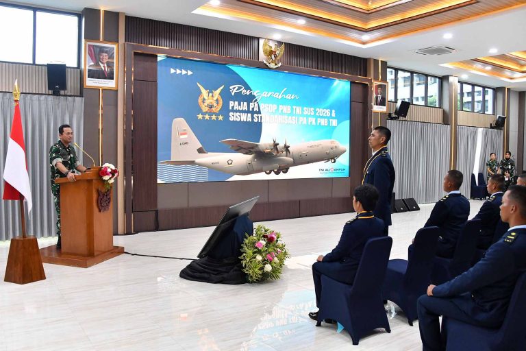 Kasau meminta para Perwira Remaja (Paja) penerbang TNI Angkatan Udara untuk senantiasa menunjukkan integritas, loyalitas, dan dedikasi dalam setiap pelaksanaan tugas.