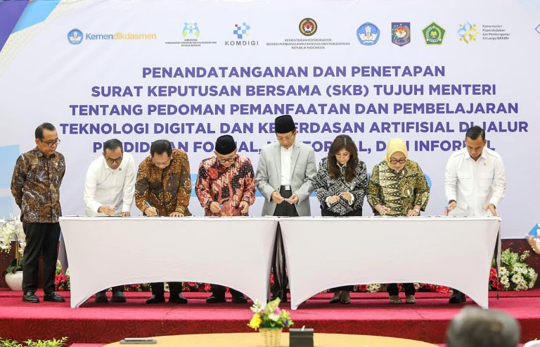 Menteri Koordinator Bidang Pembangunan Manusia dan Kebudayaan (Menko PMK) Pratikno menyampaikan bahwa kebijakan ini disusun sebagai langkah memperkuat pelindungan anak di ruang digital sekaligus memastikan pemanfaatan teknologi dalam pendidikan berlangsung secara bijak, aman, dan bertanggung jawab.