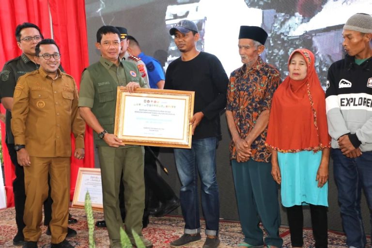 Penyerahan dana stimulan ini dibarengi dengan buka puasa yang hikmat bersama dengan para penyintas, yang diselenggarakan di Gedung Indo Jolito.