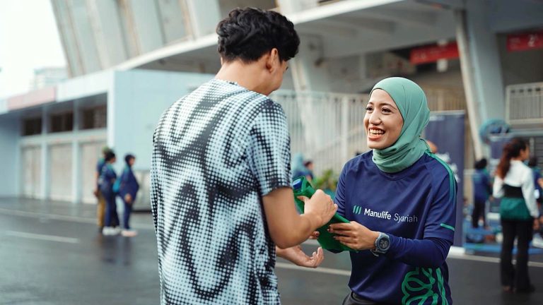 Kegiatan ini turut dihadiri oleh Shafira Bawazier, Direktur Distribusi Manulife Syariah Indonesia, yang hadir bersama lebih dari 250 peserta untuk menggerakan tetap hidup sehat, silahturahmi dan mempererat kebersamaan di bulan Ramadan.