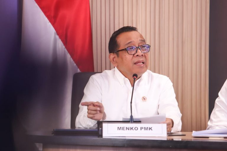 Menko PMK menyampaikan bahwa pemerintah telah menyiapkan berbagai langkah strategis untuk memastikan arus mudik Lebaran 2026 berlangsung aman, lancar, nyaman, dan selamat. Salah satu fokus utama adalah mendistribusikan pergerakan pemudik agar tidak menumpuk pada satu waktu tertentu, mengingat potensi mobilitas masyarakat diperkirakan mencapai 143 juta orang.