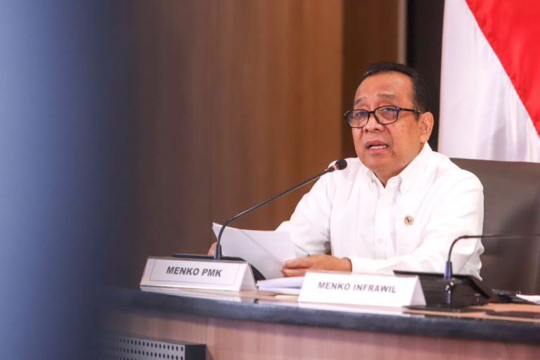 Menko PMK menyampaikan bahwa pemerintah telah menyiapkan berbagai langkah strategis untuk memastikan arus mudik Lebaran 2026 berlangsung aman, lancar, nyaman, dan selamat. Salah satu fokus utama adalah mendistribusikan pergerakan pemudik agar tidak menumpuk pada satu waktu tertentu, mengingat potensi mobilitas masyarakat diperkirakan mencapai 143 juta orang.