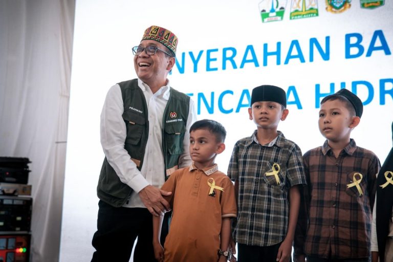 Dalam tahap kedua ini, Menko PMK menuturkan bahwa Kabupaten Bireuen menerima alokasi terbesar dibandingkan daerah lain di tiga provinsi terdampak. Tercatat sebanyak 4.347 unit rumah memperoleh bantuan yang terdiri dari 2.954 unit rumah rusak ringan senilai kurang lebih Rp44,31 miliar, serta 1.393 unit rumah rusak sedang senilai Rp41,79 miliar.