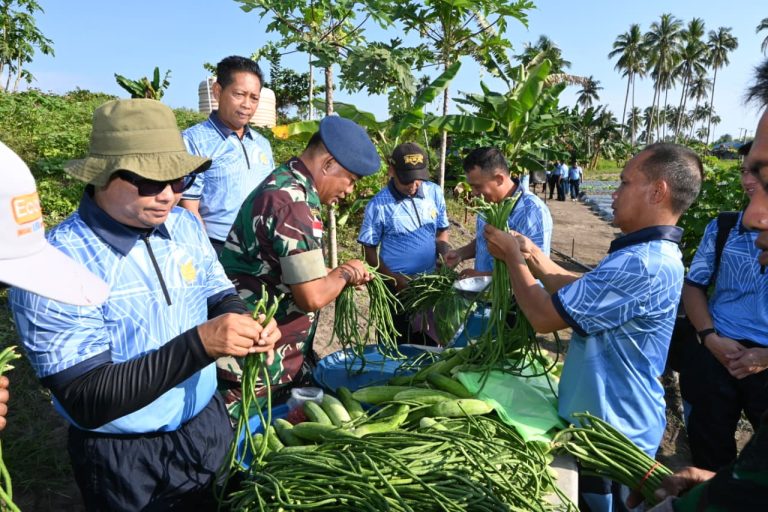 Danlanud menyampaikan apresiasi kepada personel yang telah bekerja hingga masa panen tiba. Ia menilai capaian tersebut lahir dari kerja sama dan komitmen bersama.