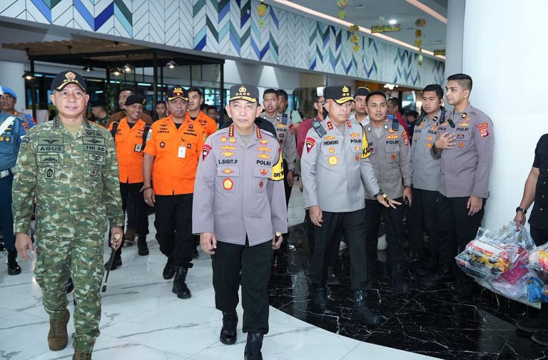 Kegiatan tersebut bertujuan memastikan kesiapan fasilitas transportasi penyeberangan serta sistem pelayanan bagi masyarakat yang akan melakukan perjalanan mudik dari Pulau Jawa menuju Sumatera. Dalam kesempatan tersebut, rombongan meninjau langsung sejumlah fasilitas utama, termasuk area dermaga serta berinteraksi langsung dengan penumpang kapal.