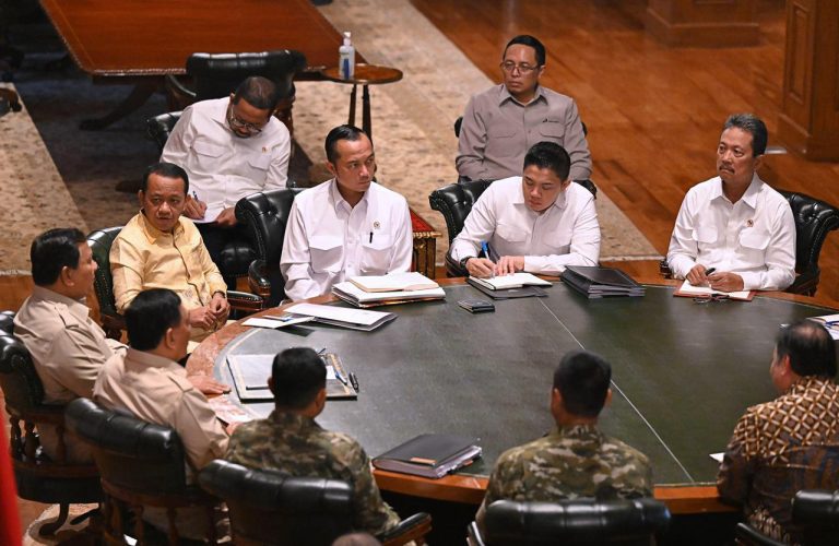Pertemuan tersebut membahas sejumlah langkah strategis nasional sekaligus memastikan kesiapan pemerintah menjelang Hari Raya Idulfitri.