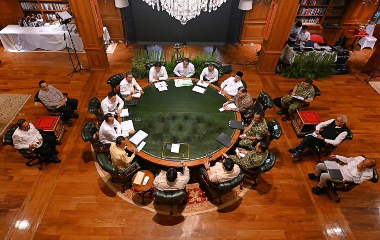 Pertemuan tersebut membahas sejumlah langkah strategis nasional sekaligus memastikan kesiapan pemerintah menjelang Hari Raya Idulfitri.